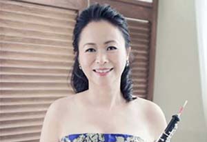 Photo of Oboeist Rong Huey Liu